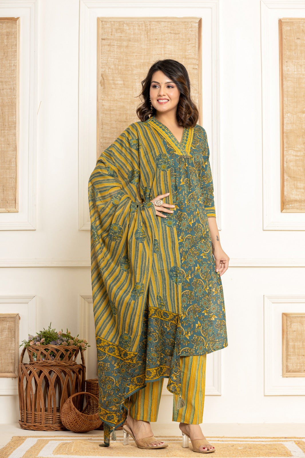 Green Kurta Pant set With Printed Mal duppatta