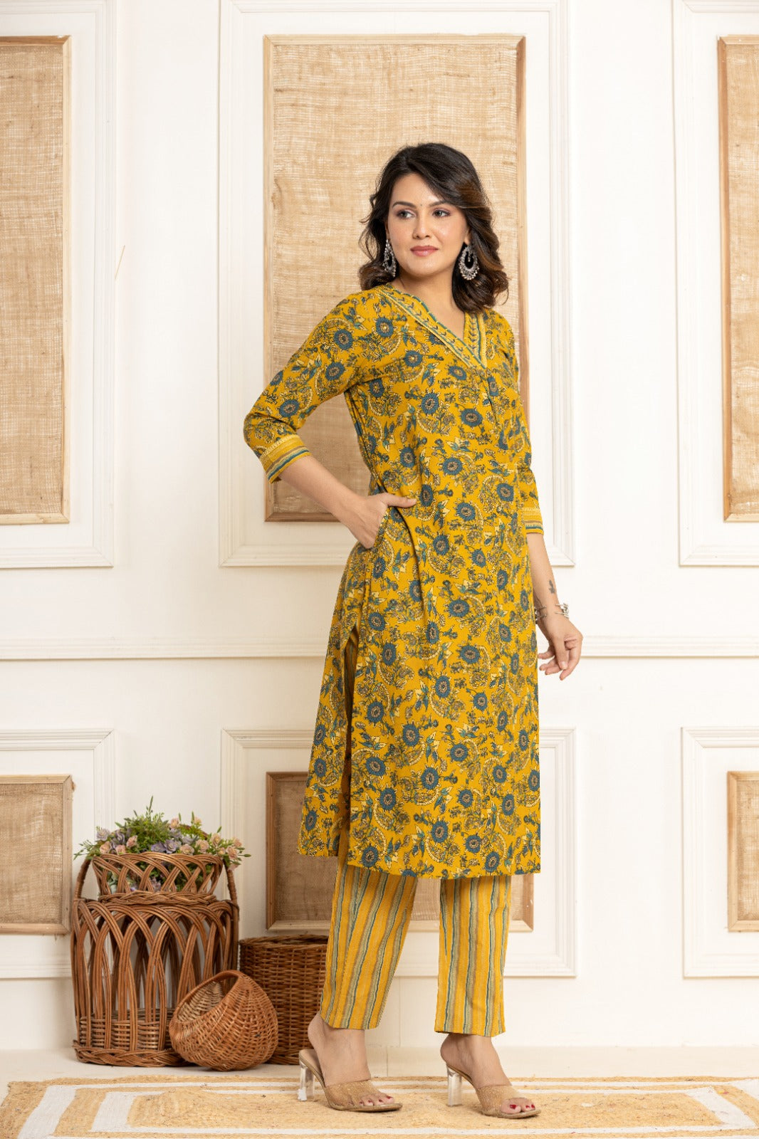 Amber Kurta Pant set With Printed Duppatta