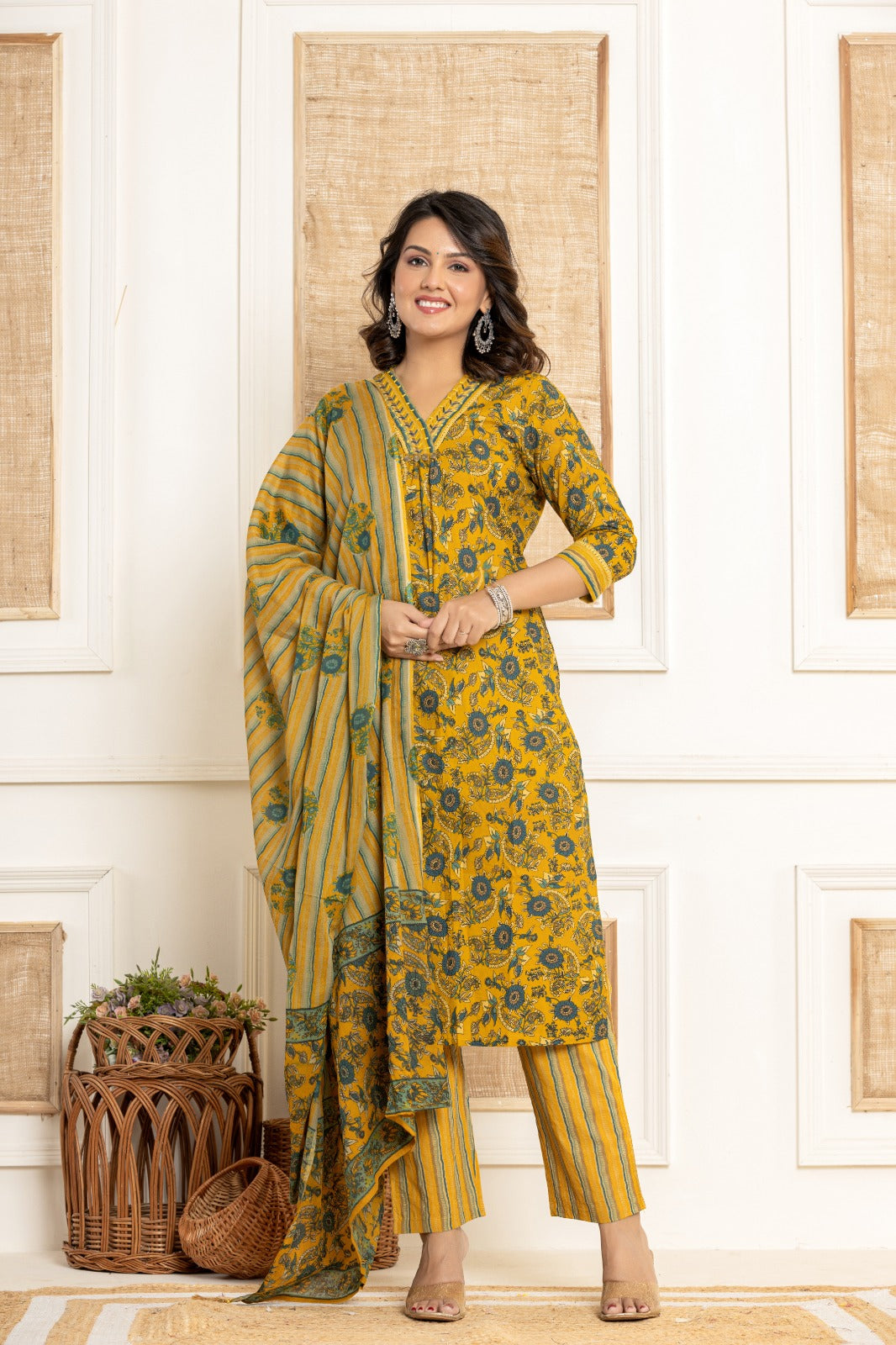 Amber Kurta Pant set With Printed Duppatta