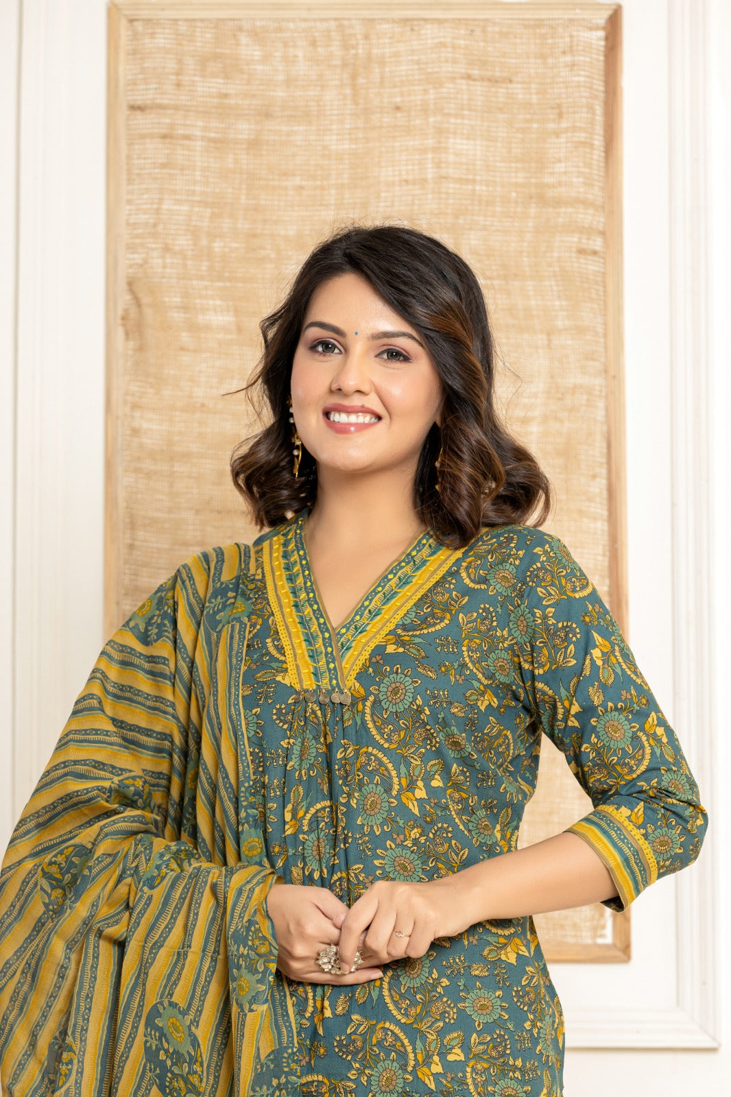 Green Kurta Pant set With Printed Mal duppatta